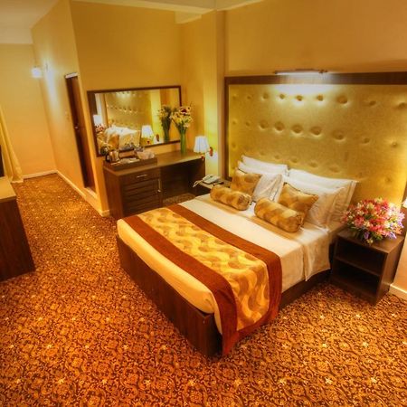 The Queensburry City Hotel Nuwara Eliya Exterior foto
