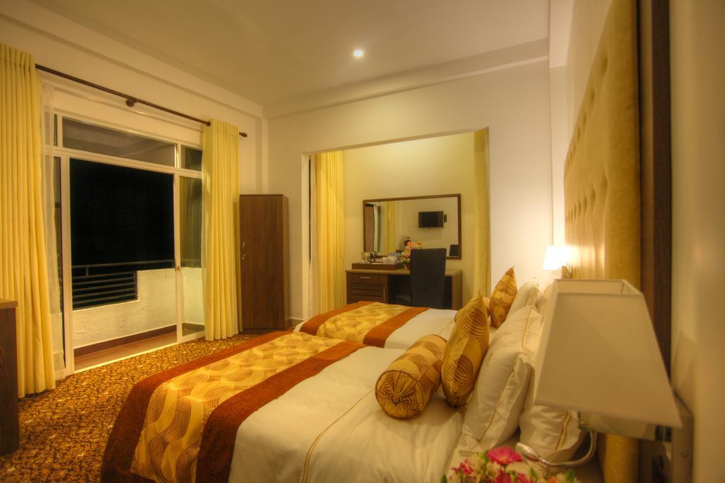 The Queensburry City Hotel Nuwara Eliya Exterior foto