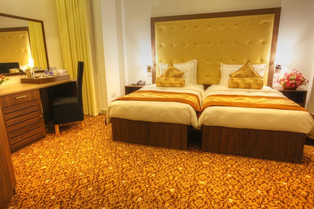 The Queensburry City Hotel Nuwara Eliya Exterior foto