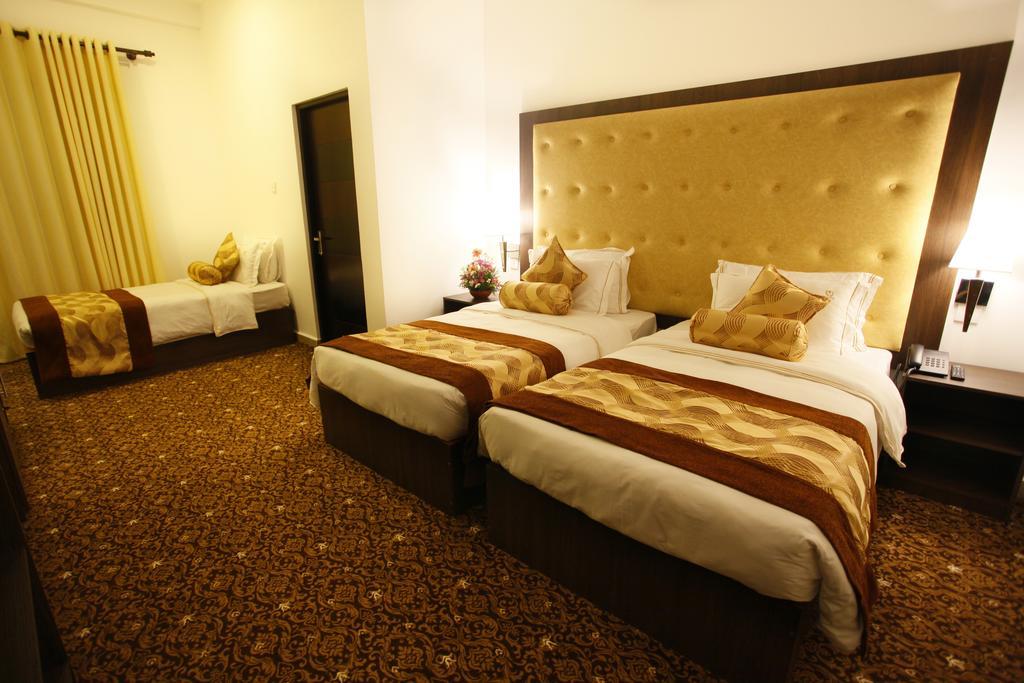 The Queensburry City Hotel Nuwara Eliya Exterior foto